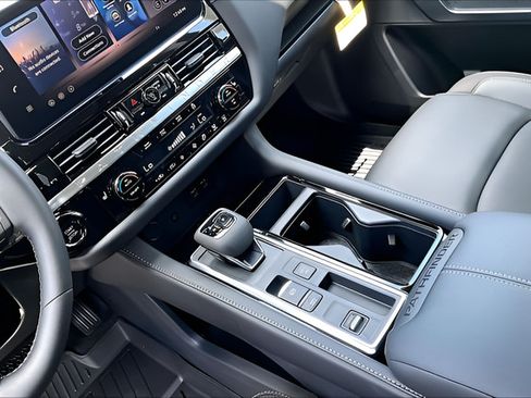 New 2026 Nissan Pathfinder SL FWD image 9