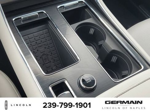 New 2025 Lincoln Aviator AWD w/ Equipment Group 101A image 31