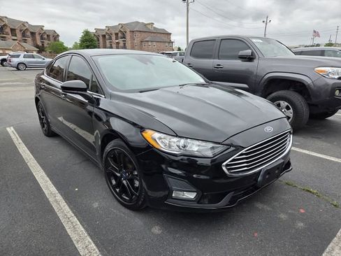 Used 2020 Ford Fusion SE w/ Equipment Group 151A image 2