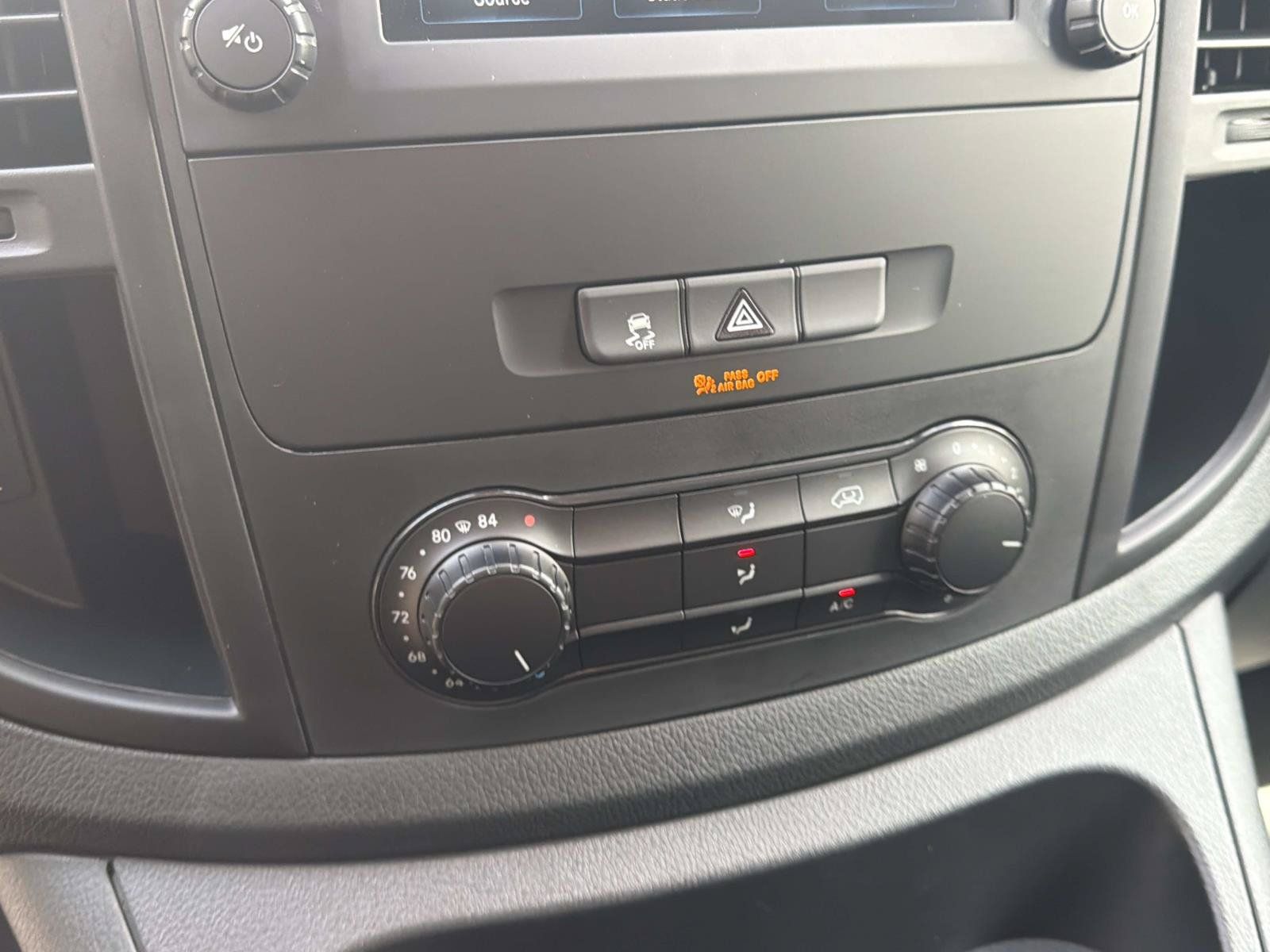 Used 2023 Mercedes-Benz Metris image 23