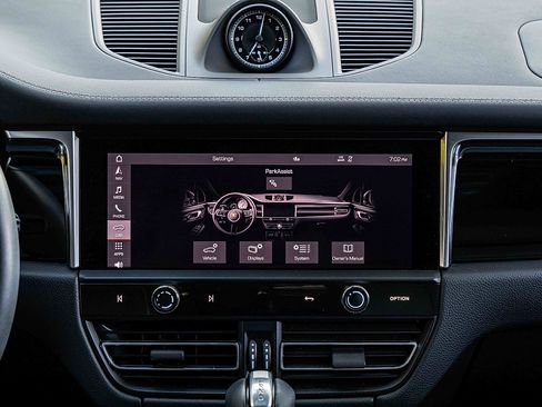 Used 2022 Porsche Macan image 12