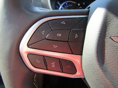 Used 2022 Chrysler Pacifica Touring-L image 13