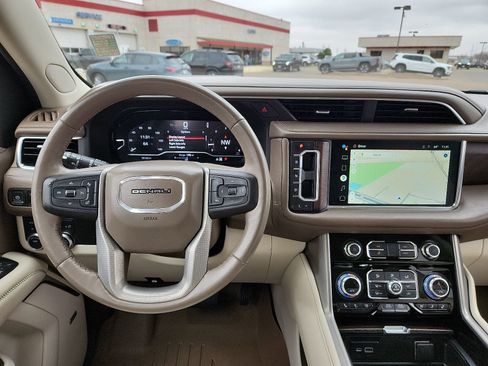 Used 2022 GMC Yukon XL Denali image 11