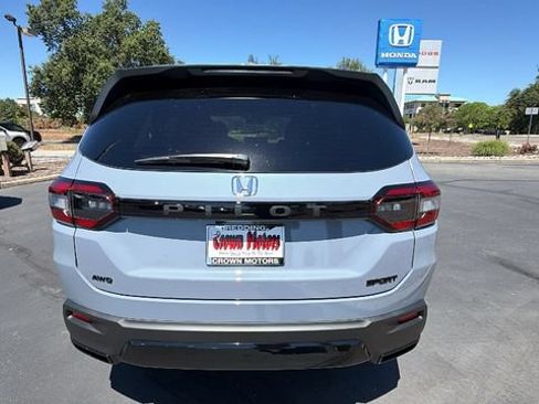 New 2026 Honda Pilot Sport image 5