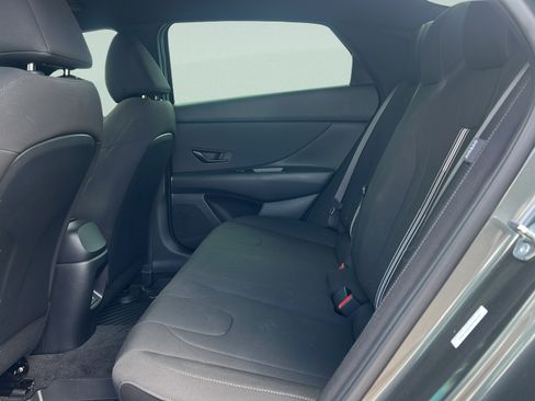 Certified 2025 Hyundai Elantra Sport FWD image 12