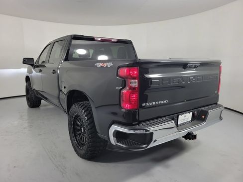 Used 2022 Chevrolet Silverado 1500 LT AWD/4WD image 4