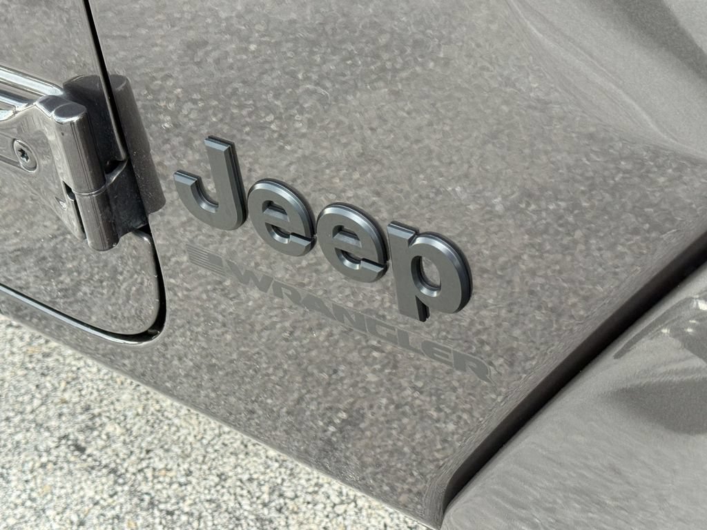 Used 2026 Jeep Wrangler Unlimited Sahara AWD/4WD image 12