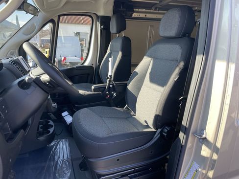 Used 2025 RAM ProMaster 2500 w/ Convenience Group image 11