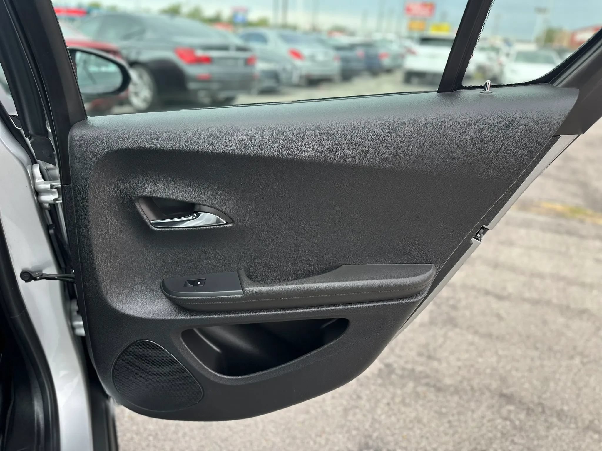 Used 2013 Chevrolet Volt FWD image 23