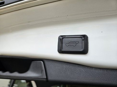 Used 2021 Toyota RAV4 XLE Premium AWD/4WD image 12