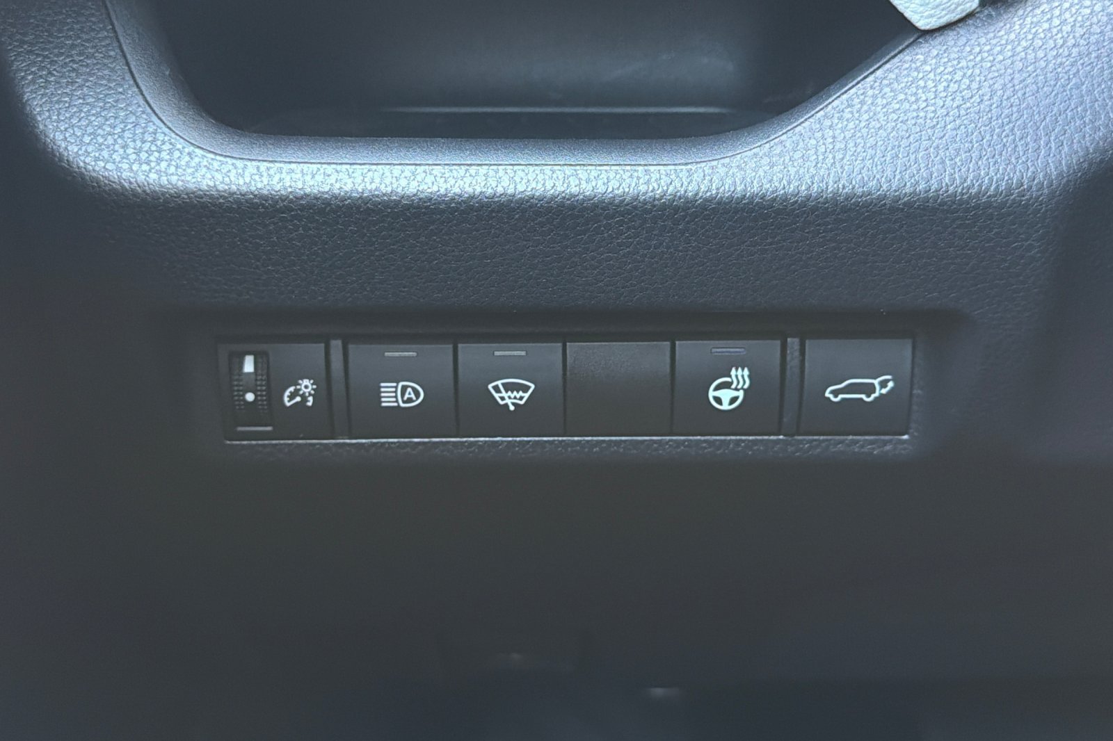 Used 2021 Toyota RAV4 XLE Premium FWD image 27