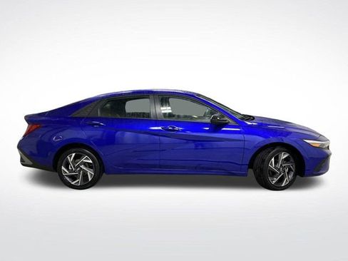 New 2025 Hyundai Elantra SEL image 2