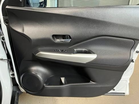 Used 2020 Nissan Kicks SV FWD image 11