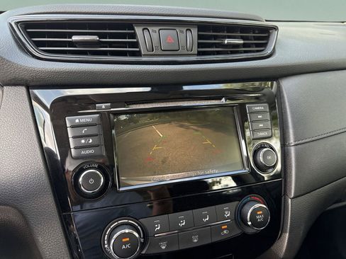 Used 2020 Nissan Rogue S FWD image 28