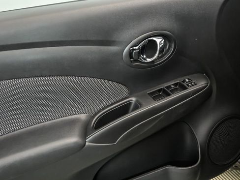 Used 2016 Nissan Versa SV w/ SV Tech Package FWD image 10
