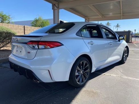 Used 2025 Toyota Corolla SE image 3