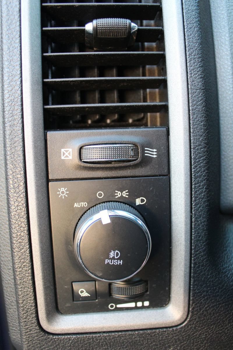 Used 2018 RAM 1500 Express RWD image 25