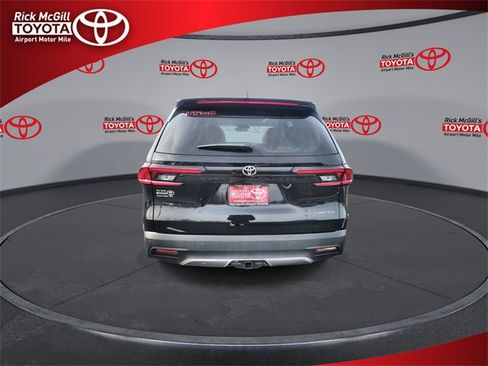 Used 2025 Toyota Grand Highlander Limited image 7