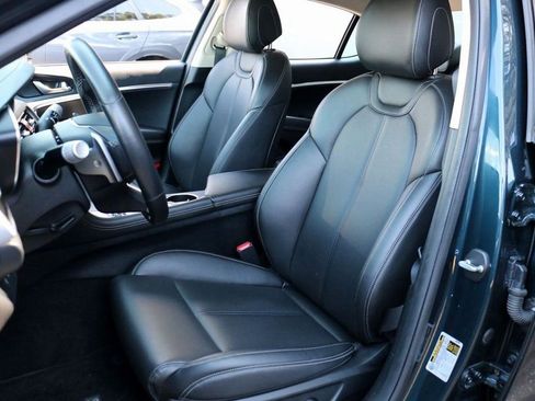 Used 2025 Genesis G70 2.5T image 17