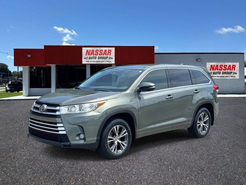 Used 2017 Toyota Highlander Plus AWD/4WD image 1