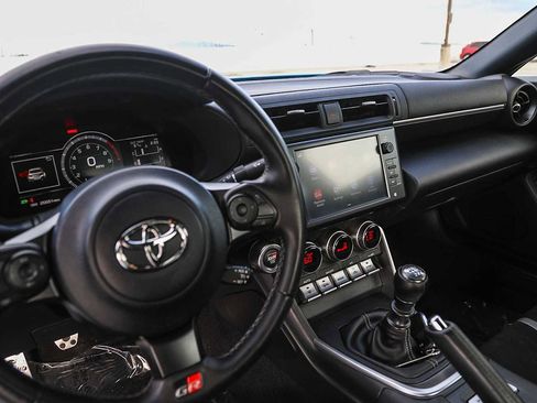Used 2023 Toyota GR86 Premium image 12
