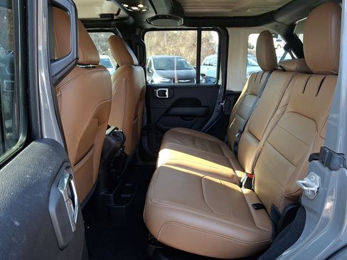 Used 2022 Jeep Wrangler Unlimited Sahara w/ Cold Weather Group image 10