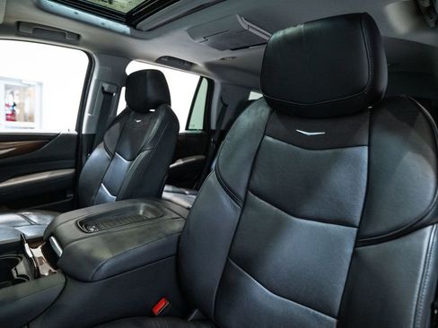 Used 2020 Cadillac Escalade Luxury image 14