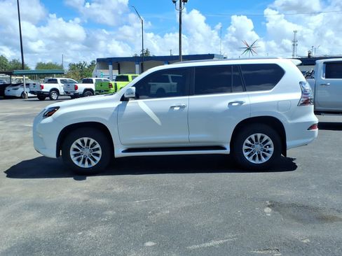 Used 2022 Lexus GX 460 Premium w/ Premium Package AWD/4WD image 2