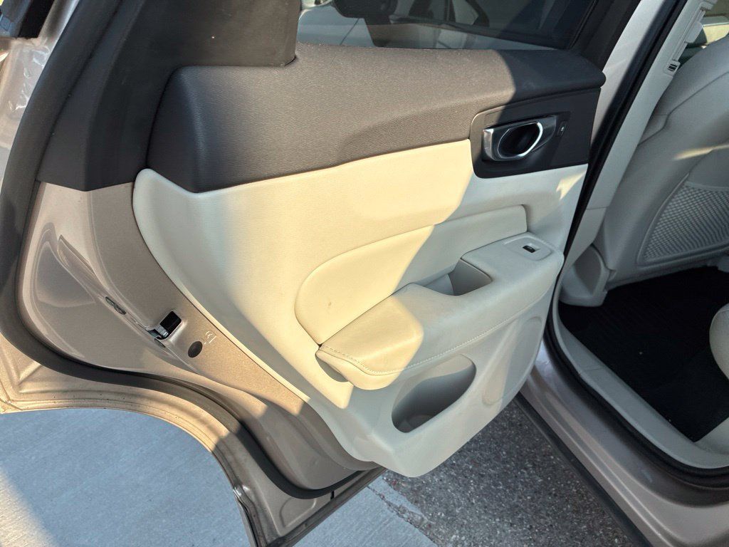 Used 2025 Volvo XC60 B5 Plus w/ Protection Package AWD/4WD image 20
