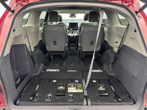 Used 2023 Toyota Sienna XLE AWD/4WD image 46