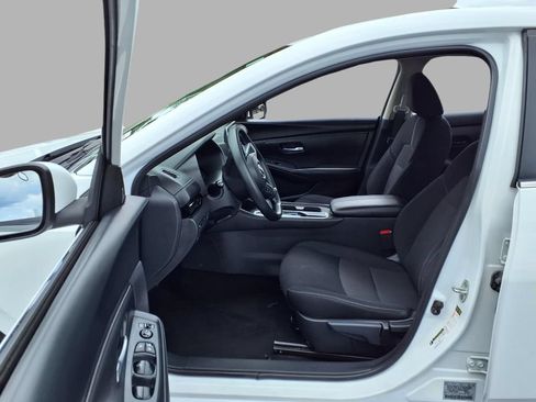 Used 2024 Nissan Sentra SV FWD image 20