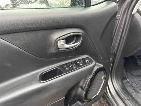 Used 2017 Jeep Renegade Altitude image 20