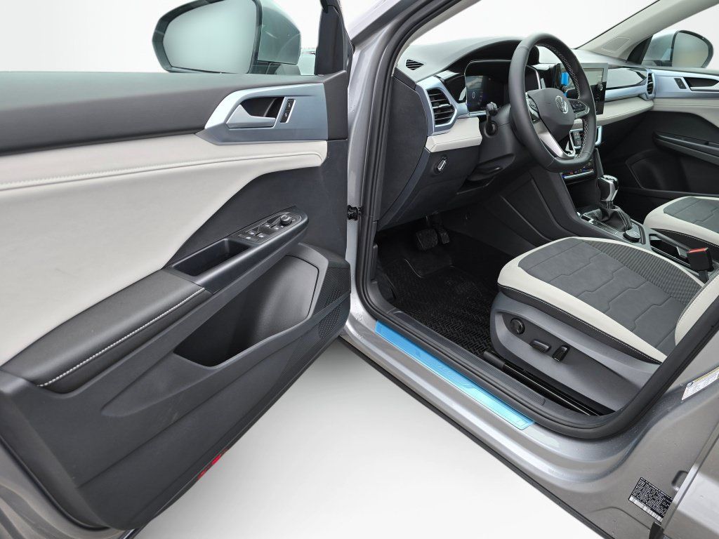 New 2026 Volkswagen Taos SE AWD/4WD image 19