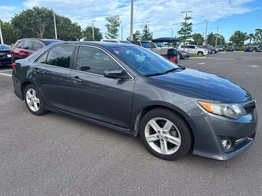 Used 2012 Toyota Camry SE w/ Leather Pkg FWD image 5