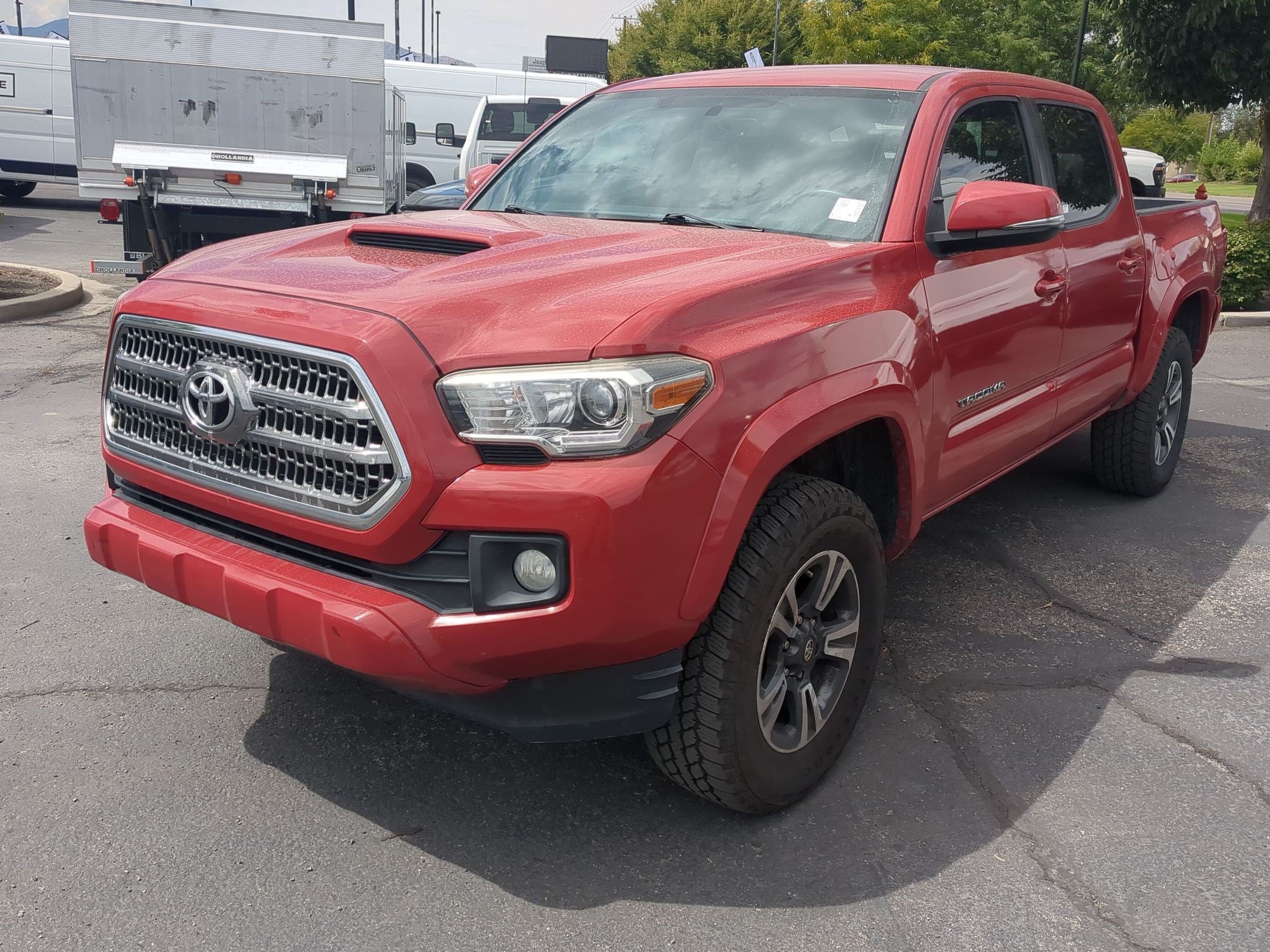 Used 2017 Toyota Tacoma TRD Sport w/ Tow Package (A/T) AWD/4WD image 10