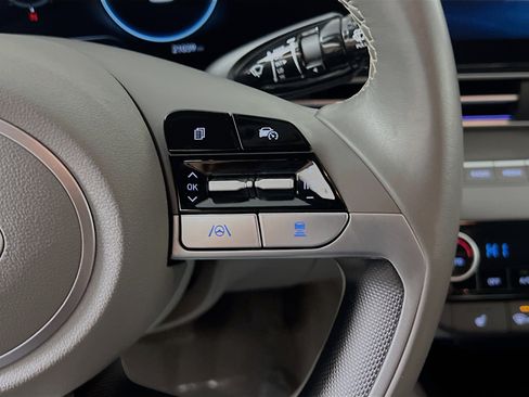 Used 2025 Hyundai Elantra SEL image 20