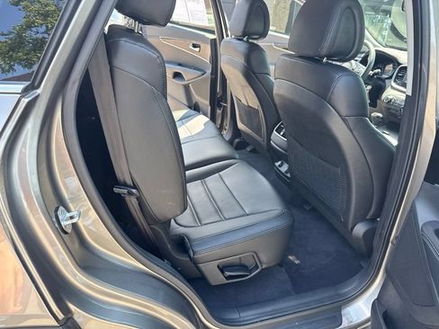 Used 2016 Kia Sorento AWD image 32