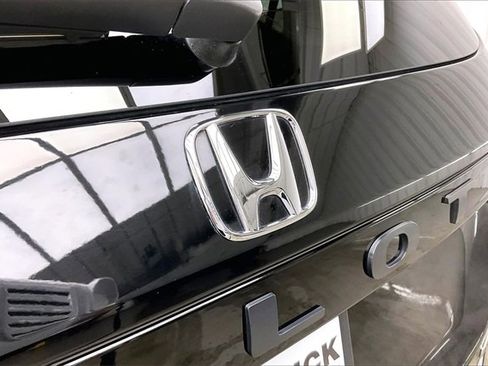 Certified 2024 Honda Pilot Touring image 32