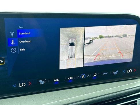 Used 2024 Chevrolet Traverse LT FWD image 23