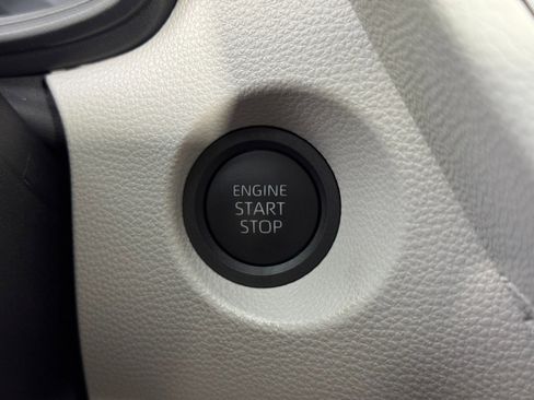 Used 2026 Toyota Corolla Cross LE image 29