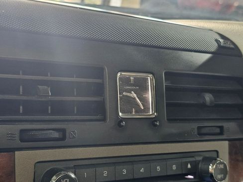 Used 2014 Lincoln Navigator 4WD image 45