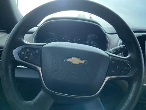 Used 2022 Chevrolet Traverse LS image 12