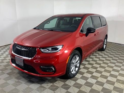 New 2026 Chrysler Pacifica Select image 2