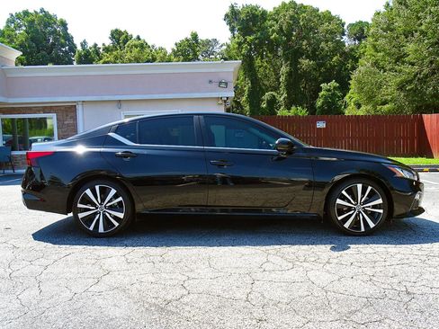 Used 2020 Nissan Altima 2.5 SR w/ Premium Package FWD image 10