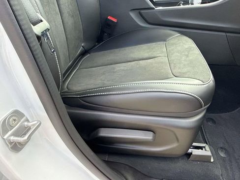 New 2025 Jeep Grand Cherokee L Altitude RWD image 28