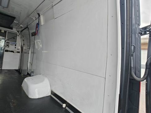 Used 2019 Mercedes-Benz Sprinter 4500 image 36
