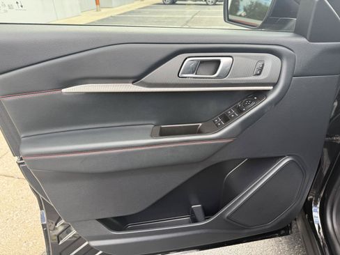 Used 2025 Ford Explorer ST-Line AWD/4WD image 35