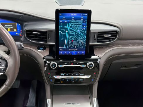 Used 2023 Ford Explorer Platinum w/ Technology Package image 21