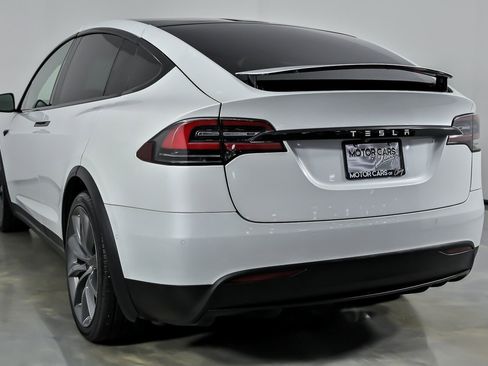 Used 2018 Tesla Model X 75D image 10