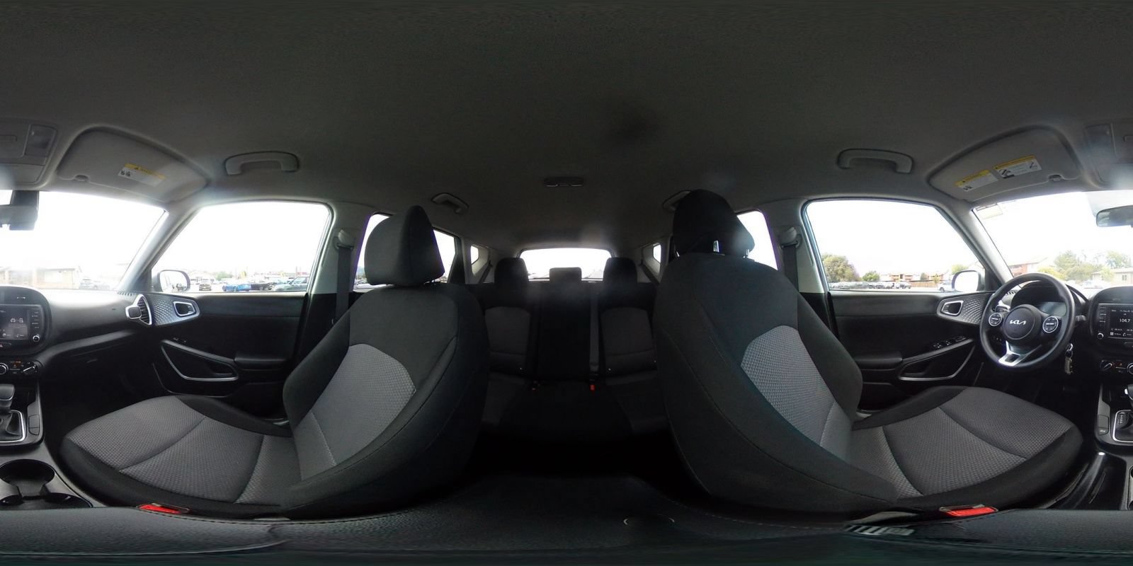 Used 2025 Kia Soul LX w/ LX Technology Package FWD image 39